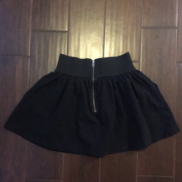 Black skirt - Picture 3 of 4